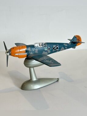 Mark Mustang BF-109 1:48 Plastic Toy/Model Plane Grey/Green Camouflage w/ Pilot